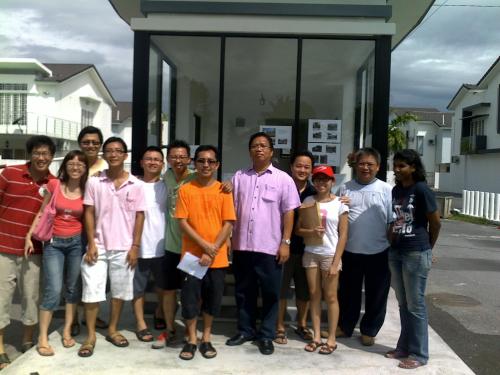 Newly formed RA committee going all out to meet residents in a hot sunny day & later had lunch together at Kiong Kee Restaurant