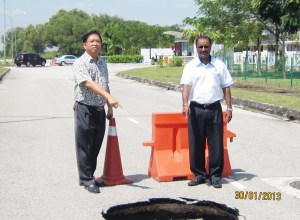 Showing another sinkhole at Jalan Putra Prima Utara to Ahli Majlis En Santokh Singh